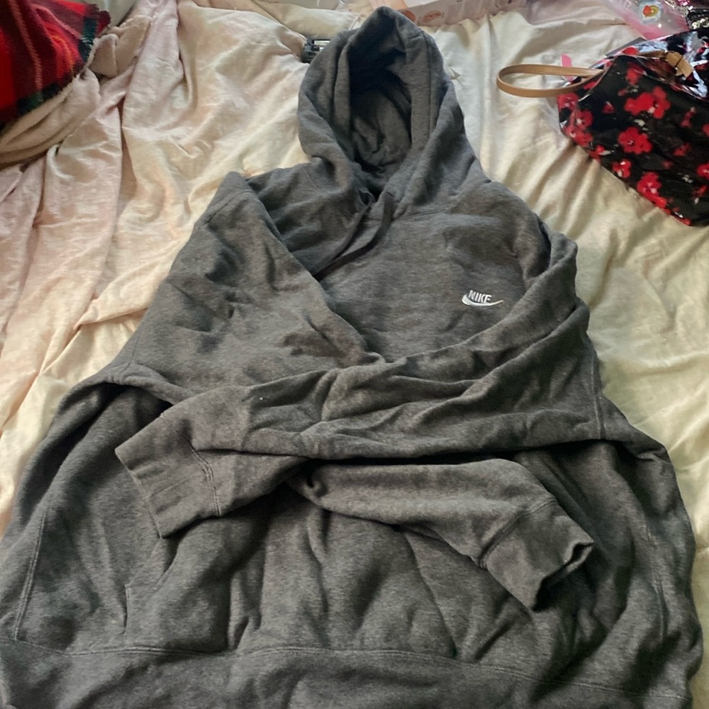 grey nike sweatshirt